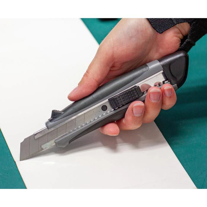 Maul Cuttermesser Gummierte Griffzone, Proficutter, Mit 18mm Klinge 2 Maul Cuttermesser Gummierte Griffzone, Proficutter, Mit 18mm Klinge – Bild 2