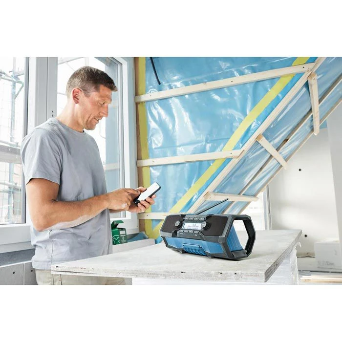 Bosch Baustellenradio GPB 18V-2 SC, 18V, DAB+, FM / 3,5mm Klinke, Bluetooth 3 Bosch Baustellenradio GPB 18V-2 SC, 18V, DAB+, FM / 3,5mm Klinke, Bluetooth – Bild 3